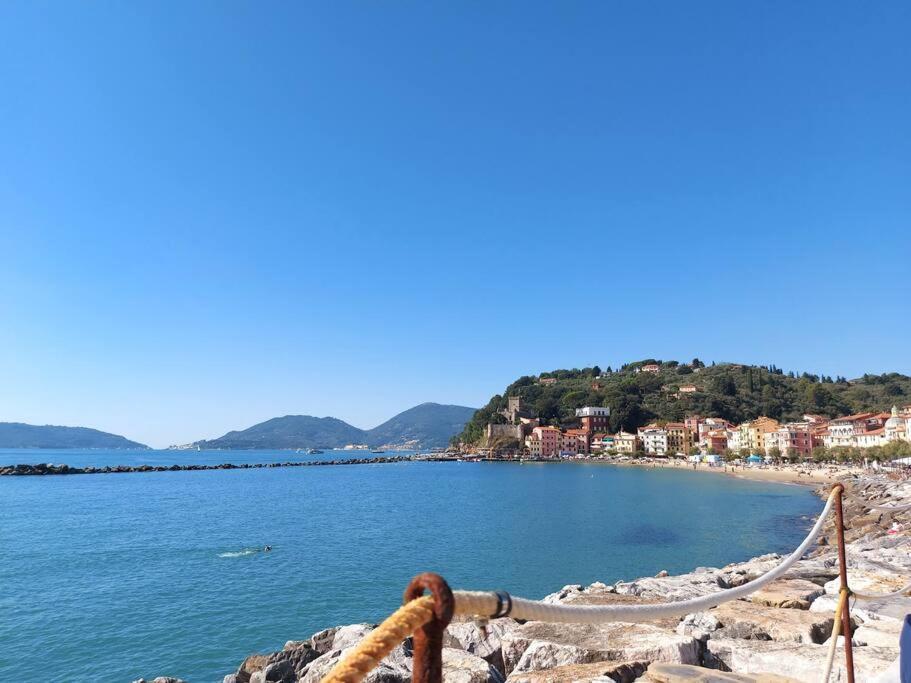 Elegante Appartamento La Spezia Centro ภายนอก รูปภาพ